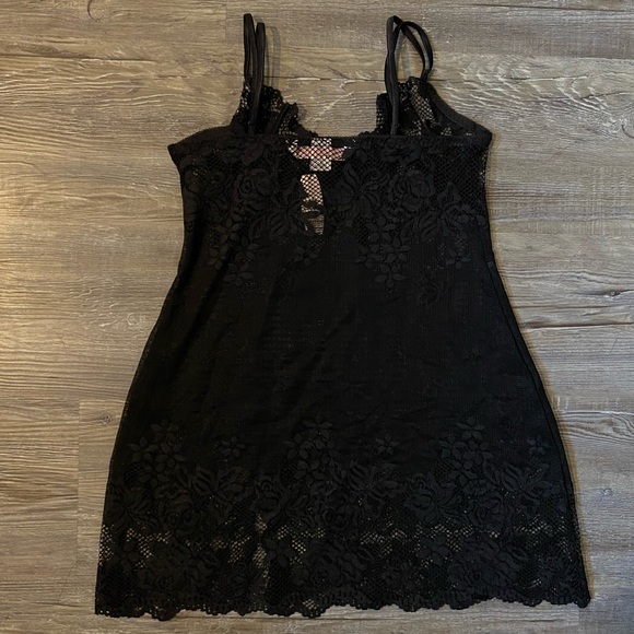 VS • Lingerie Top NWT - Picture 2 of 5